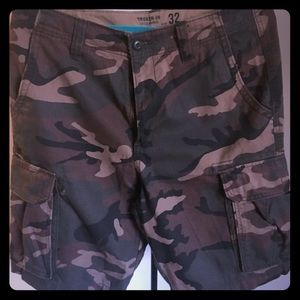 Men’s camouflage cargo shorts